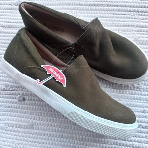 Blondo Waterproof Suede Slip On Sneakers Olive Size 8